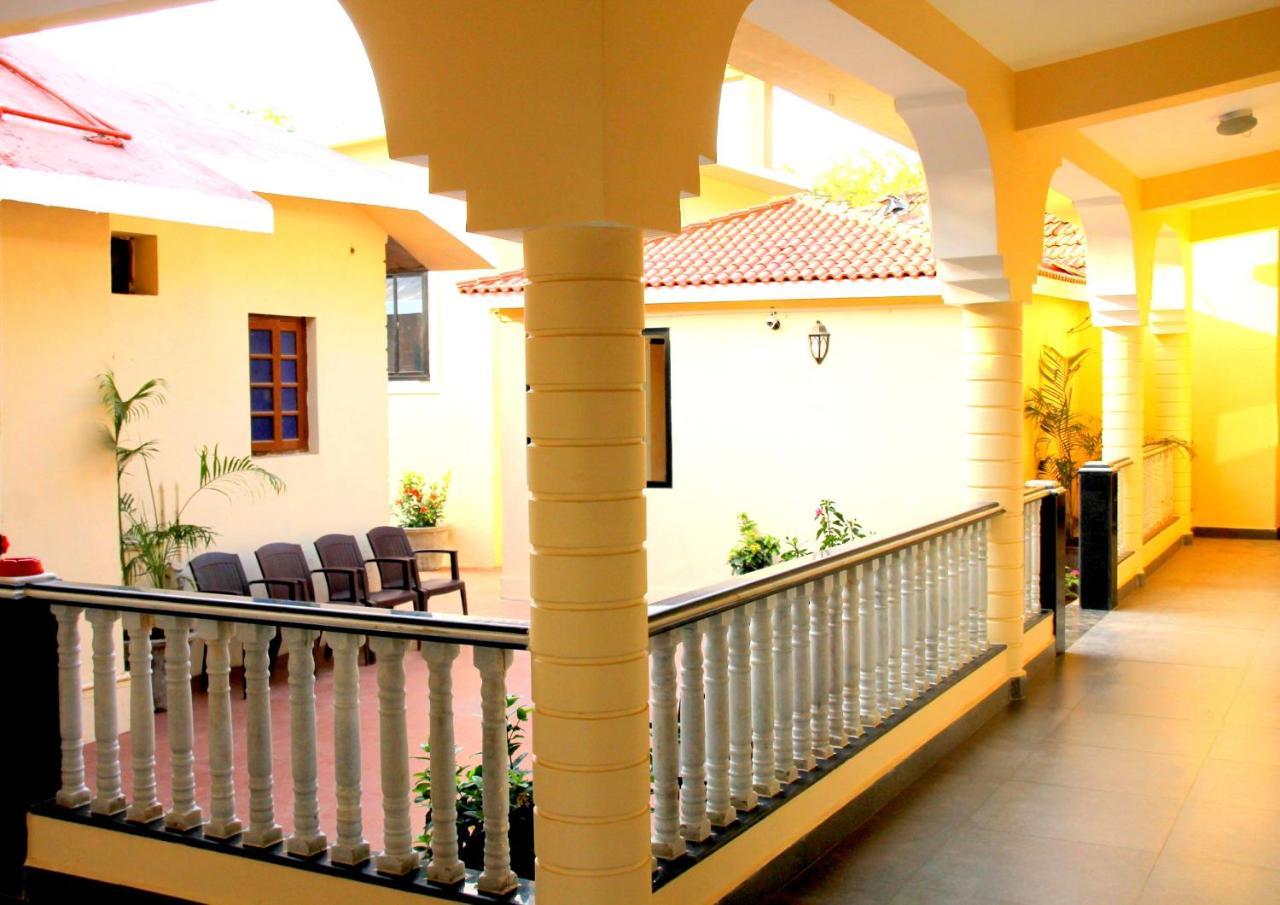 Vagator House Resort Goa Bagian luar foto